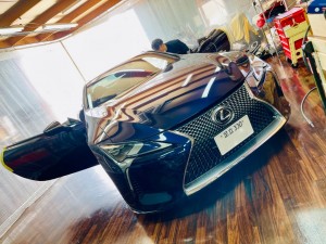 LC500 ワイヤレス　CarPlay カープレイ　後付け　Android Auto アンドロイド　iPhone グーグルマップ　HDMI USB 映像入力　レクサス純正　純正ナビ　LEXUS レクサス 全画面表示　Youtube HULU NETFLIX 動画再生　動画視聴　Apple CarPlay レクサス専用　HOT WIRED ホットワイヤード