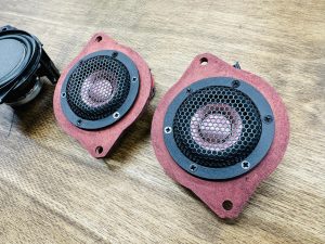 audi q3 q5 q7 q8 a8 a7 s8 s7 アウディ　バングアンドオルフセン　bang and olufsen スピーカー交換　ツイーター　ウーハー　スコーカー　センタースピーカー　インナーバッフル　車種別　コネクター　ハーネス　抵抗値　位相　インピーダンス　最適化　カーオーディオ　カーオーディオ専門店　通販　カスタム