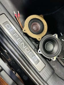 ランドローバー　イボーグ　イヴォーグ　純正メリディアン　meridian スピーカー交換　音質改善　音質向上　オーディオ land rover evoque range defender Freelander discovery スコーカー　ミッドレンジ　センタースピーカー　フルレンジ　ワイドレンジドライバー　抵抗値　位相　インピーダンス　フェーズ　カーオーディオ専門店　Mercury Car Audio Audible Physics fx-101 ram2 ram3 スピーカー交換　アップグレード　ドアスピーカー　通販　DIY