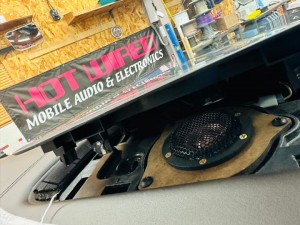 レンジローバー　ローバー純正　メリディアン　純正メリディアン　ジャガー　純正ナビ　スピーカー交換　センタースピーカー　ツイーター　スコーカー　ミッドレンジ　サブウーハー　MERIDIAN lAND ROVER JAGUAR RANGE ROVER L405 オートバイオグラフィ 純正ナビ　音質向上　デュアルビューモニター　音質改善　CarPlay ワイヤレス　AVインターフェース