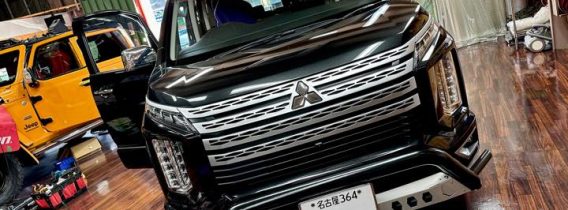 デリカD5 シート下にシンデレラフィットの8インチパワードウーハーのご紹介：Mercury Car Audio DSP8.4HD