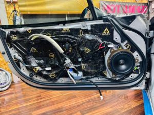 nd ロードスター　マツダ純正ボーズ　bose ボーズサウンド　スピーカー交換　ツイーター交換　サブウーハー　デッドニング　音質　カーオーディオ　Mercury Car Audio ツイーター埋込　埋込取付　HOT WIRED