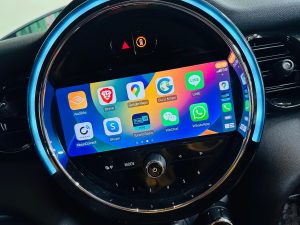 bmw mini benz cooper ミニ　純正ナビ　iDrive アイドライブ　bmw純正　CarPlay カープレイ　後付け　ワイヤレス　ナビなし　テレビ　コーディング　カープレイ有効化　nbt evo id5 id6 id7 id8 名古屋　ホットワイヤード　iPhone スマホ　Googleマップ