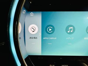 bmw mini benz cooper ミニ　純正ナビ　iDrive アイドライブ　bmw純正　CarPlay カープレイ　後付け　ワイヤレス　ナビなし　テレビ　コーディング　カープレイ有効化　nbt evo id5 id6 id7 id8 名古屋　ホットワイヤード　iPhone スマホ　Googleマップ