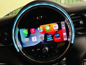 bmw mini benz cooper ミニ　純正ナビ　iDrive アイドライブ　bmw純正　CarPlay カープレイ　後付け　ワイヤレス　ナビなし　テレビ　コーディング　カープレイ有効化　nbt evo id5 id6 id7 id8 名古屋　ホットワイヤード　iPhone スマホ　Googleマップ