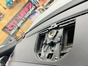 ポルシェ　マカン　センタースピーカー　スピーカー交換　ツイーター　デッドニング　ナビ交換　pcm4 pcm5 pcm6 pcm7 ポルシェ純正　CarPlay カープレイ　音質向上　カーオーディオ　porsche macan カイエン　パラメーラ　911 アンドロイドナビ