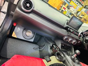 nd nc nb na ロードスター mazda マツダ　bose boseなし　ボーズ　ウーハー　スピーカー交換　カーオーディオ　音質　マツコネ　ツイーター　dsp プロセッサー　タイムアライメント　イコライザー　クロスオーバー　Bluetooth iPhone パワードウーハー　デッドニング　埋込　コントローラー　アンプ内蔵　dsp内蔵　dsp8.4hd Mercury Car Audio