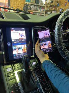 ポルシェ　マカン　純正ナビ　ポルシェ純正　バックカメラ　ドラレコ　カーナビ　カーオーディオ　ナビ交換　クラリオン　純正クラリオン　アンドロイド　アンドロイドナビ　横型　12.3インチ　テスロイド　ハイテックナビ　12.3インチ　最新型　CarPlay ワイヤレス　カープレイ　Youtube Googleマップ　デザリング　4g 5g Android Auto playストア　ホットワイヤード　HOT WIRED 名古屋　カーオーディオ専門店　コーディング　変換　アダプタ　動画視聴 アマゾン　プライムビデオ　spotfy fulu netflix hdmi porsche macan パラメーラ　カイエン　911 macan
縦型　10.2インチ