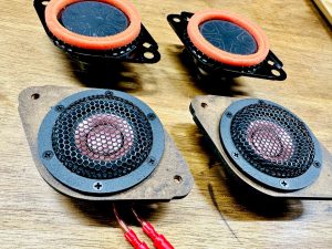 80ハリアー　ハリアー　jbl トヨタ純正　インパネ　センタースピーカー　　スピーカー交換　ダッシュ両サイド　スコーカー　ミッドレンジ　ミッドハイ　中高音　ツイーター　ダッシュスピーカー　2インチ　ワイドレンジドライバー　フルレンジ　コアキシャル　マークレビンソン　bose 40アルファード　音質向上　音質改善　カーオーディオ　ディスプレイオーディオ　CarPlay 通販　FX-101 FORMULA-X Audible Physics