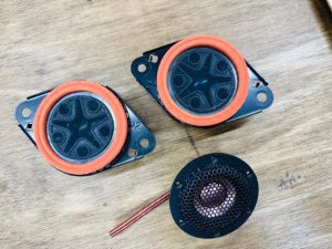 トヨタ純正JBL JBL 純正jbl スピーカー交換　インパネ　ワイドディスパージョン　unity ミッドレンジ　ツイーター　ワイドレンジドライバ　2インチ　ミッドハイ　ツイドラー　センターチャンネル　センタースピーカー　ダッシュ　コアキシャル　3インチ　インピーダンス　抵抗値　位相　フェーズ　音質向上　カーオーディオ
　音質改善　カーオーディオ専門店　名古屋　ホットワイヤード