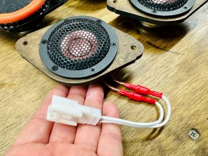 80ハリアー　ハリアー　jbl トヨタ純正　インパネ　センタースピーカー　　スピーカー交換　ダッシュ両サイド　スコーカー　ミッドレンジ　ミッドハイ　中高音　ツイーター　ダッシュスピーカー　2インチ　ワイドレンジドライバー　フルレンジ　コアキシャル　マークレビンソン　bose 40アルファード　音質向上　音質改善　カーオーディオ　ディスプレイオーディオ　CarPlay 通販　FX-101 FORMULA-X Audible Physics