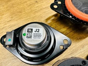 80ハリアー　ハリアー　jbl トヨタ純正　インパネ　センタースピーカー　　スピーカー交換　ダッシュ両サイド　スコーカー　ミッドレンジ　ミッドハイ　中高音　ツイーター　ダッシュスピーカー　2インチ　ワイドレンジドライバー　フルレンジ　コアキシャル　マークレビンソン　bose 40アルファード　音質向上　音質改善　カーオーディオ　ディスプレイオーディオ　CarPlay 通販　FX-101 FORMULA-X Audible Physics