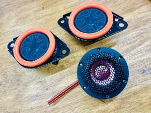 80ハリアー　ハリアー　jbl トヨタ純正　インパネ　センタースピーカー　　スピーカー交換　ダッシュ両サイド　スコーカー　ミッドレンジ　ミッドハイ　中高音　ツイーター　ダッシュスピーカー　2インチ　ワイドレンジドライバー　フルレンジ　コアキシャル　マークレビンソン　bose 40アルファード　音質向上　音質改善　カーオーディオ　ディスプレイオーディオ　CarPlay 通販　FX-101 FORMULA-X Audible Physics