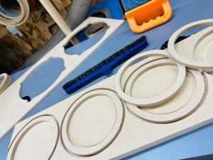 レクサス　純正　マークレビンソン　Mark Levinson スピーカー交換　インナーバッフル　木製バッフル　金属バッフル　樹脂バッフル　音響　音質　ツイーター　unity ユニティー　ワイドディパージョン　ワイドレンジ　ドレイバー　スピーカー　カーオーディオ　カーオーディオ専門店　lexus jbl トヨタ純正JBL　bose ツイドラー　センタースピーカー　ワンオフ　通販　車種別専用　コネクター　プラグアンドプレイ　簡単取付　スピーカーキット　アップグレード　2インチ ワイドレンジドライバー　kicker ハリアー　80