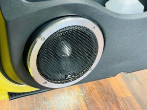 カングージャンボリー　2025 2026 kangoo jambree renault ルノージャポン　ルノー　フリーマーケット　フリマ　初参加　山中湖　車中泊　キャンパー仕様　カーオーディオ　CarPlay カスタム　トレーラー　ヒッチ　ラック　キャリア　スイング　デッドニング　断熱　断熱材　静音　車内の快適化　防音　遮熱　ドアスピーカー　スピーカー取付　アウター　インナー