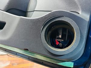 カングー　スピーカー交換　カーオーディオ　kangoo ルノー　renault 音質向上　ドアスピーカー　ツイーター　埋込　アンドロイドナビ　デッドニング　断熱　遮熱　防音　防振　静音　調音　整音　インナーバッフル　アウターバッフル　ツイーター埋込　セパレート 2way Mercury Car Audio マーキュリーカーオーディオ ホットワイヤード　名古屋　カーオーディオ専門店　でカングー
