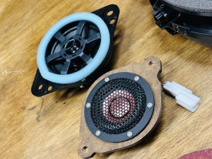40系　ヴェルファイア　アルファード　アルヴェル　カーオーディオ　スピーカー交換　音質向上　センタースピーカー　ダッシュボード　インパネ　ミッドレンジ　jbl 8スピーカー　10スピーカー　15スピーカー　音質向上　スピーカー交換　ツイーター　コアキシャル　ウーハー　サブウーハー　音調整　dsp イコライザー　カーオーディオ専門店　alphard velfire 40 30 HOT WIRED FX-101 FORMULA-X Audible Physics　Mercury Car Audio ce-165