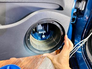 カングー　スピーカー交換　カーオーディオ　kangoo ルノー　renault 音質向上　ドアスピーカー　ツイーター　埋込　アンドロイドナビ　デッドニング　断熱　遮熱　防音　防振　静音　調音　整音　インナーバッフル　アウターバッフル　ツイーター埋込　セパレート 2way Mercury Car Audio マーキュリーカーオーディオ ホットワイヤード　名古屋　カーオーディオ専門店　でカングー