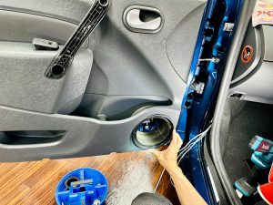 カングー　スピーカー交換　カーオーディオ　kangoo ルノー　renault 音質向上　ドアスピーカー　ツイーター　埋込　アンドロイドナビ　デッドニング　断熱　遮熱　防音　防振　静音　調音　整音　インナーバッフル　アウターバッフル　ツイーター埋込　セパレート 2way Mercury Car Audio マーキュリーカーオーディオ ホットワイヤード　名古屋　カーオーディオ専門店　でカングー