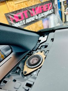 40系　ヴェルファイア　アルファード　アルヴェル　カーオーディオ　スピーカー交換　音質向上　センタースピーカー　ダッシュボード　インパネ　ミッドレンジ　jbl 8スピーカー　10スピーカー　15スピーカー　音質向上　スピーカー交換　ツイーター　コアキシャル　ウーハー　サブウーハー　音調整　dsp イコライザー　カーオーディオ専門店　alphard velfire 40 30 HOT WIRED FX-101 FORMULA-X Audible Physics　Mercury Car Audio ce-165