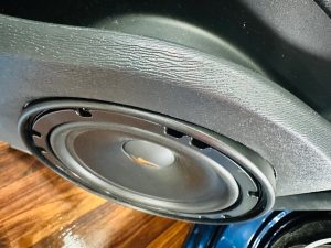 カングー　スピーカー交換　カーオーディオ　kangoo ルノー　renault 音質向上　ドアスピーカー　ツイーター　埋込　アンドロイドナビ　デッドニング　断熱　遮熱　防音　防振　静音　調音　整音　インナーバッフル　アウターバッフル　ツイーター埋込　セパレート 2way Mercury Car Audio マーキュリーカーオーディオ ホットワイヤード　名古屋　カーオーディオ専門店　でカングー　ce165 m62 ce-165