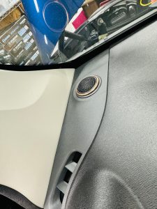 カングー　スピーカー交換　カーオーディオ　kangoo ルノー　renault 音質向上　ドアスピーカー　ツイーター　埋込　アンドロイドナビ　デッドニング　断熱　遮熱　防音　防振　静音　調音　整音　インナーバッフル　アウターバッフル　ツイーター埋込　セパレート 2way Mercury Car Audio マーキュリーカーオーディオ ホットワイヤード　名古屋　カーオーディオ専門店　でカングー　ce165 m62 ce-165