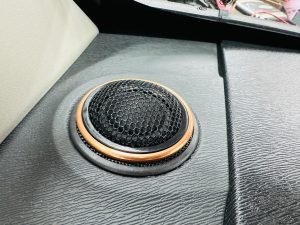カングー　スピーカー交換　カーオーディオ　kangoo ルノー　renault 音質向上　ドアスピーカー　ツイーター　埋込　アンドロイドナビ　デッドニング　断熱　遮熱　防音　防振　静音　調音　整音　インナーバッフル　アウターバッフル　ツイーター埋込　セパレート 2way Mercury Car Audio マーキュリーカーオーディオ ホットワイヤード　名古屋　カーオーディオ専門店　でカングー　ce165 m62 ce-165