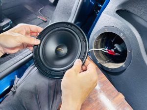 カングー　スピーカー交換　カーオーディオ　kangoo ルノー　renault 音質向上　ドアスピーカー　ツイーター　埋込　アンドロイドナビ　デッドニング　断熱　遮熱　防音　防振　静音　調音　整音　インナーバッフル　アウターバッフル　ツイーター埋込　セパレート 2way Mercury Car Audio マーキュリーカーオーディオ ホットワイヤード　名古屋　カーオーディオ専門店　でカングー　ce165 m62 ce-165
