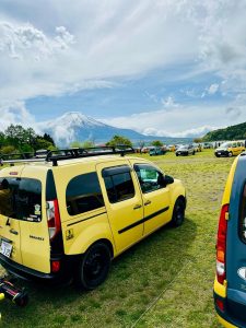 カングージャンボリー　2025 2026 kangoo jambree renault ルノージャポン　ルノー　フリーマーケット　フリマ　初参加　山中湖　車中泊　キャンパー仕様　カーオーディオ　CarPlay カスタム　トレーラー　ヒッチ　ラック　キャリア　スイング　デッドニング　断熱　断熱材　静音　車内の快適化　防音　遮熱