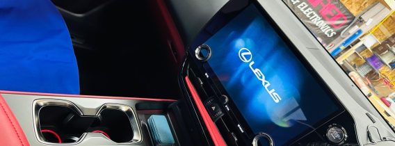 LEXUS NX350 レクサス純正マークレビンソンの音質向上のやり方：センタースピーカーとダッシュボード両サイドのスピーカーのアップグレード