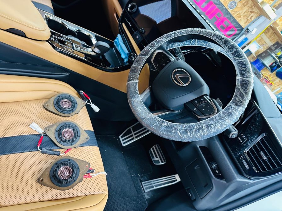 LEXUS NX350 レクサス純正マークレビンソン用　スピーカーアップグレードキット販売開始：センタースピーカーとダッシュボード両サイドのスピーカー交換のやり方