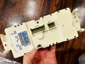 ハマー　h2 hummer エアコン修理　エアコン　acコントロール　ブレンドドア　ブレンディングドア　アクチュエーター　モーター　エバポレーター　ドライヤー　コンプレッサー　エアコンガス　真空引き　ヒーター　デフ　タイロッド　エアコンパネル　温度表示　暗電流　