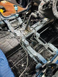 カングー KWK4M　エアコン　防音　断熱　遮熱　断熱　制振　防振　遮音　デッドニング　調音　整音　stp クーラーバッグ化　kangoo エアコンの効きが悪い　暑い　寒い　車内の静音化　カーオーディオ　ロードノイズ