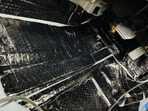 カングー KWK4M　エアコン　防音　断熱　遮熱　断熱　制振　防振　遮音　デッドニング　調音　整音　stp クーラーバッグ化　kangoo エアコンの効きが悪い　暑い　寒い　車内の静音化　カーオーディオ　ロードノイズ