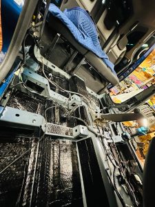 カングー KWK4M　エアコン　防音　断熱　遮熱　断熱　制振　防振　遮音　デッドニング　調音　整音　stp クーラーバッグ化　kangoo エアコンの効きが悪い　暑い　寒い　車内の静音化　カーオーディオ　ロードノイズ
