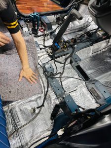 カングー KWK4M　エアコン　防音　断熱　遮熱　断熱　制振　防振　遮音　デッドニング　調音　整音　stp クーラーバッグ化　kangoo エアコンの効きが悪い　暑い　寒い　車内の静音化　カーオーディオ　ロードノイズ