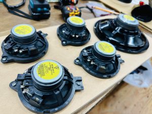 porsche 911 997 996 ポルシェ　オーディオ　カーオーディオ　スピーカー交換　センタースピーカー　スコーカー　ミッドレンジ　ミッドベース　ウーハー　ツイーター　音質　3way bose 純正ボーズ　ボーズサウンド　ブルメスター　burmester 名古屋　カーオーディオ専門店　ホットワイヤード　2インチ　ワイドレンジ　FX-101 FORMULA-X