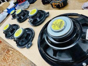 porsche 911 997 996 ポルシェ　オーディオ　カーオーディオ　スピーカー交換　センタースピーカー　スコーカー　ミッドレンジ　ミッドベース　ウーハー　ツイーター　音質　3way bose 純正ボーズ　ボーズサウンド　ブルメスター　burmester 名古屋　カーオーディオ専門店　ホットワイヤード　2インチ　ワイドレンジ　FX-101 FORMULA-X