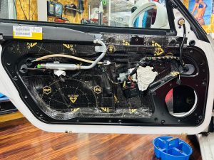 porsche 911 997 996 ポルシェ　オーディオ　カーオーディオ　スピーカー交換　センタースピーカー　スコーカー　ミッドレンジ　ミッドベース　ウーハー　ツイーター　音質　3way bose 純正ボーズ　ボーズサウンド　ブルメスター　burmester 名古屋　カーオーディオ専門店　ホットワイヤード　2インチ　ワイドレンジ　FX-101 FORMULA-X