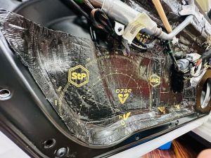 porsche 911 997 996 ポルシェ　オーディオ　カーオーディオ　スピーカー交換　センタースピーカー　スコーカー　ミッドレンジ　ミッドベース　ウーハー　ツイーター　音質　3way bose 純正ボーズ　ボーズサウンド　ブルメスター　burmester 名古屋　カーオーディオ専門店　ホットワイヤード　2インチ　ワイドレンジ　FX-101 FORMULA-X