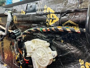 porsche 911 997 996 ポルシェ　オーディオ　カーオーディオ　スピーカー交換　センタースピーカー　スコーカー　ミッドレンジ　ミッドベース　ウーハー　ツイーター　音質　3way bose 純正ボーズ　ボーズサウンド　ブルメスター　burmester 名古屋　カーオーディオ専門店　ホットワイヤード　2インチ　ワイドレンジ　FX-101 FORMULA-X