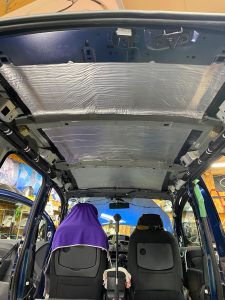 カングー KWK4M　エアコン　防音　断熱　遮熱　断熱　制振　防振　遮音　デッドニング　調音　整音　stp クーラーバッグ化　kangoo エアコンの効きが悪い　暑い　寒い　車内の静音化　カーオーディオ　ロードノイズ