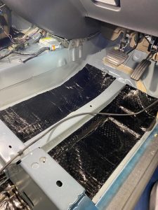 カングー KWK4M　エアコン　防音　断熱　遮熱　断熱　制振　防振　遮音　デッドニング　調音　整音　stp クーラーバッグ化　kangoo エアコンの効きが悪い　暑い　寒い　車内の静音化　カーオーディオ　ロードノイズ