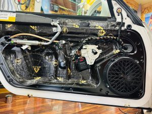 porsche 911 997 996 ポルシェ　オーディオ　カーオーディオ　スピーカー交換　センタースピーカー　スコーカー　ミッドレンジ　ミッドベース　ウーハー　ツイーター　音質　3way bose 純正ボーズ　ボーズサウンド　ブルメスター　burmester 名古屋　カーオーディオ専門店　ホットワイヤード　2インチ　ワイドレンジ　FX-101 FORMULA-X