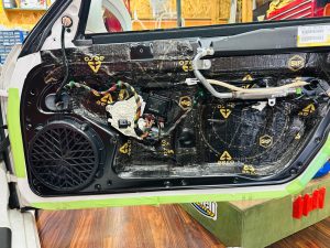 porsche 911 997 996 ポルシェ　オーディオ　カーオーディオ　スピーカー交換　センタースピーカー　スコーカー　ミッドレンジ　ミッドベース　ウーハー　ツイーター　音質　3way bose 純正ボーズ　ボーズサウンド　ブルメスター　burmester 名古屋　カーオーディオ専門店　ホットワイヤード　2インチ　ワイドレンジ　FX-101 FORMULA-X