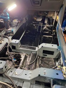 カングー KWK4M　エアコン　防音　断熱　遮熱　断熱　制振　防振　遮音　デッドニング　調音　整音　stp クーラーバッグ化　kangoo エアコンの効きが悪い　暑い　寒い　車内の静音化　カーオーディオ　ロードノイズ