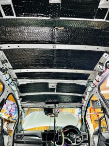 クルマ丸ごとクーラーバッグ化　デッドニング　断熱　遮熱　防音　防振　ルーフ　フルデッドニング　emma カーオーディオ　ハイエンドカーオーディオ　コンテスト　車内の快適化　静音化　ロードノイズ　風切り音　ノイズ　騒音　猛暑　酷暑　エアコン　効きが悪い　燃費　断熱材　断熱施工　調音　聖音　防振材　断熱材　アルミ　ルーフライナー　リーフ  ZE1 