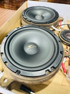 MAZDA CX-5 CX-8 CX-60 CX-80 CX-30 CX-3 ND NC NE ロードスターマツダ純正　ボーズ　ボーズサウンド　bose スピーカー交換　ツイーター　ウーハー　センタースピーカー　音質向上　音質改善　通販　スピーカーアップグレード　抵抗値　インピーダンス　カーオーディオ　カーオーディオ専門店　Mercury Car Audio ホットワイヤード　名古屋　マツコネ　マツダコネクト　位相　フェーズ　最適化　音調整　デッドニング