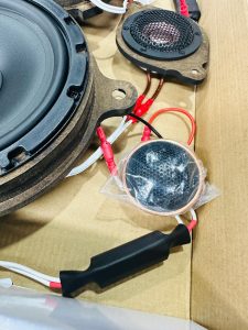 MAZDA CX-5 CX-8 CX-60 CX-80 CX-30 CX-3 ND NC NE ロードスターマツダ純正　ボーズ　ボーズサウンド　bose スピーカー交換　ツイーター　ウーハー　センタースピーカー　音質向上　音質改善　通販　スピーカーアップグレード　抵抗値　インピーダンス　カーオーディオ　カーオーディオ専門店　Mercury Car Audio ホットワイヤード　名古屋　マツコネ　マツダコネクト　位相　フェーズ　最適化　音調整　デッドニング
