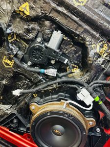 MAZDA CX-5 CX-8 CX-60 CX-80 CX-30 CX-3 ND NC NE ロードスターマツダ純正　ボーズ　ボーズサウンド　bose スピーカー交換　ツイーター　ウーハー　センタースピーカー　音質向上　音質改善　通販　スピーカーアップグレード　抵抗値　インピーダンス　カーオーディオ　カーオーディオ専門店　Mercury Car Audio ホットワイヤード　名古屋　マツコネ　マツダコネクト　位相　フェーズ　最適化　音調整　デッドニング